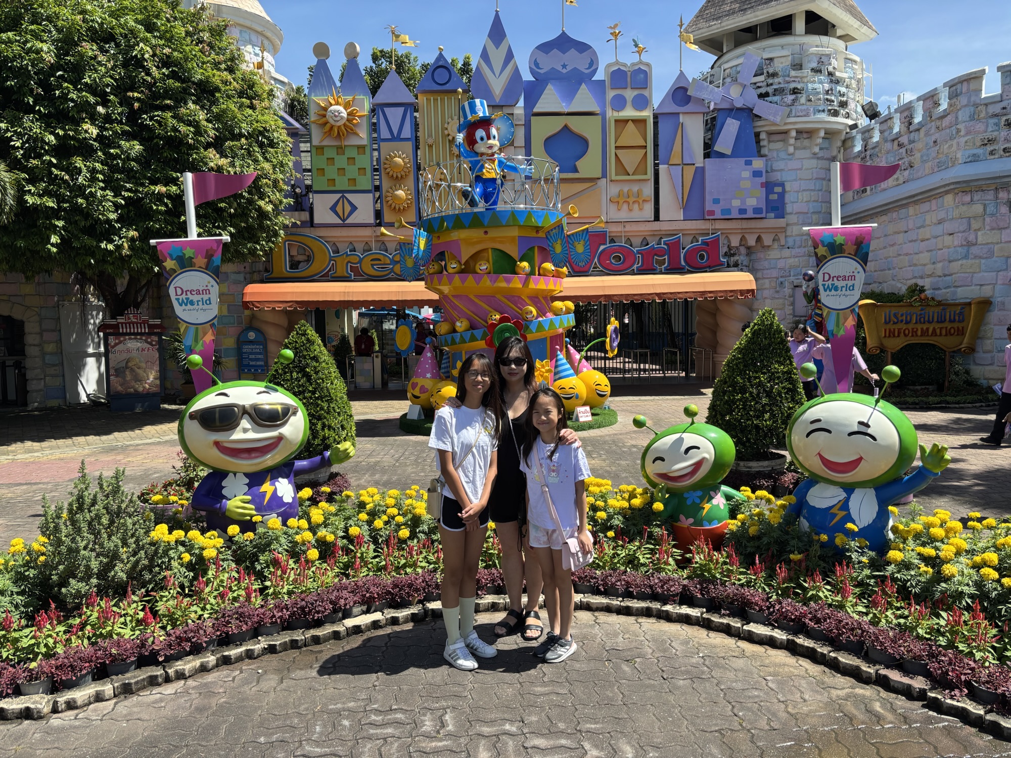Dream World Bangkok 2025 – Family Guide, How to Get There & Why We Loved It