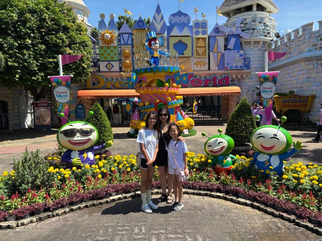 Dream World Bangkok 2025 – Family Guide, How to Get There & Why We Loved It