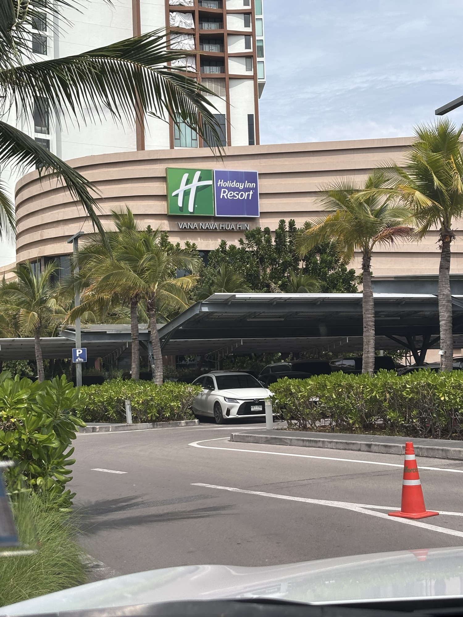 Holiday Inn Resort Vana Nava Hua Hin 2025 – A Splash‑Tastic Family Escape
